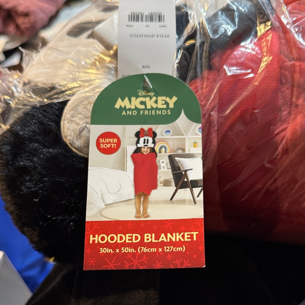 Disney Mickey & Friends Hooded Blanket in Red and Black soso soft
